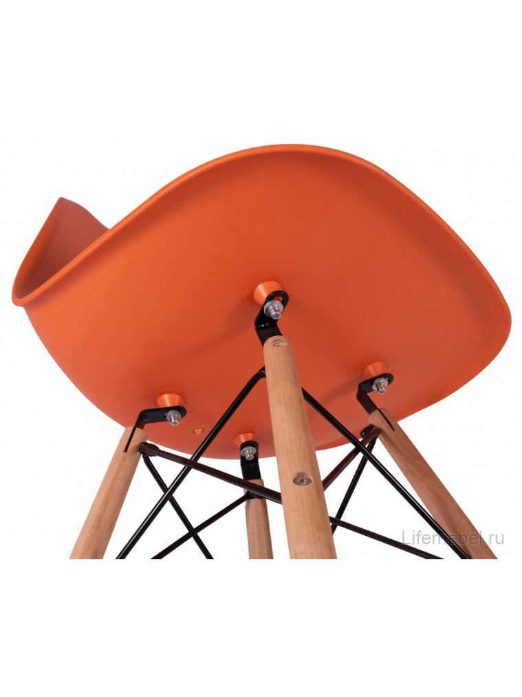 Пластиковый стул Eames оранжевый