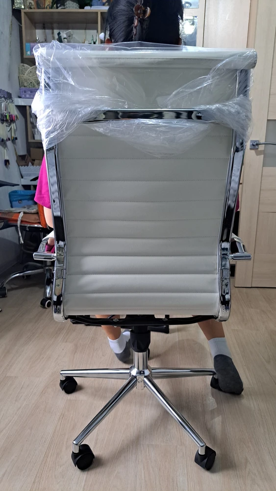Компьютерное кресло Reus pu white / chrome фото покупателя 19