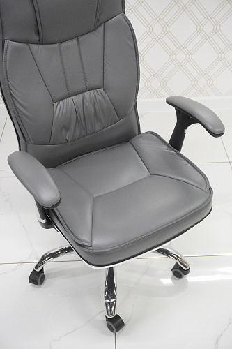 Компьютерное кресло Vestra light gray / black из шоурума 1