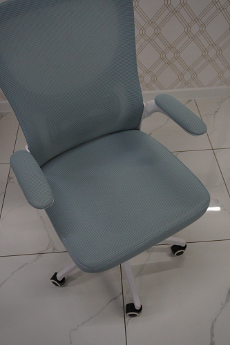 Компьютерное кресло Konfi blue / white из шоурума 1